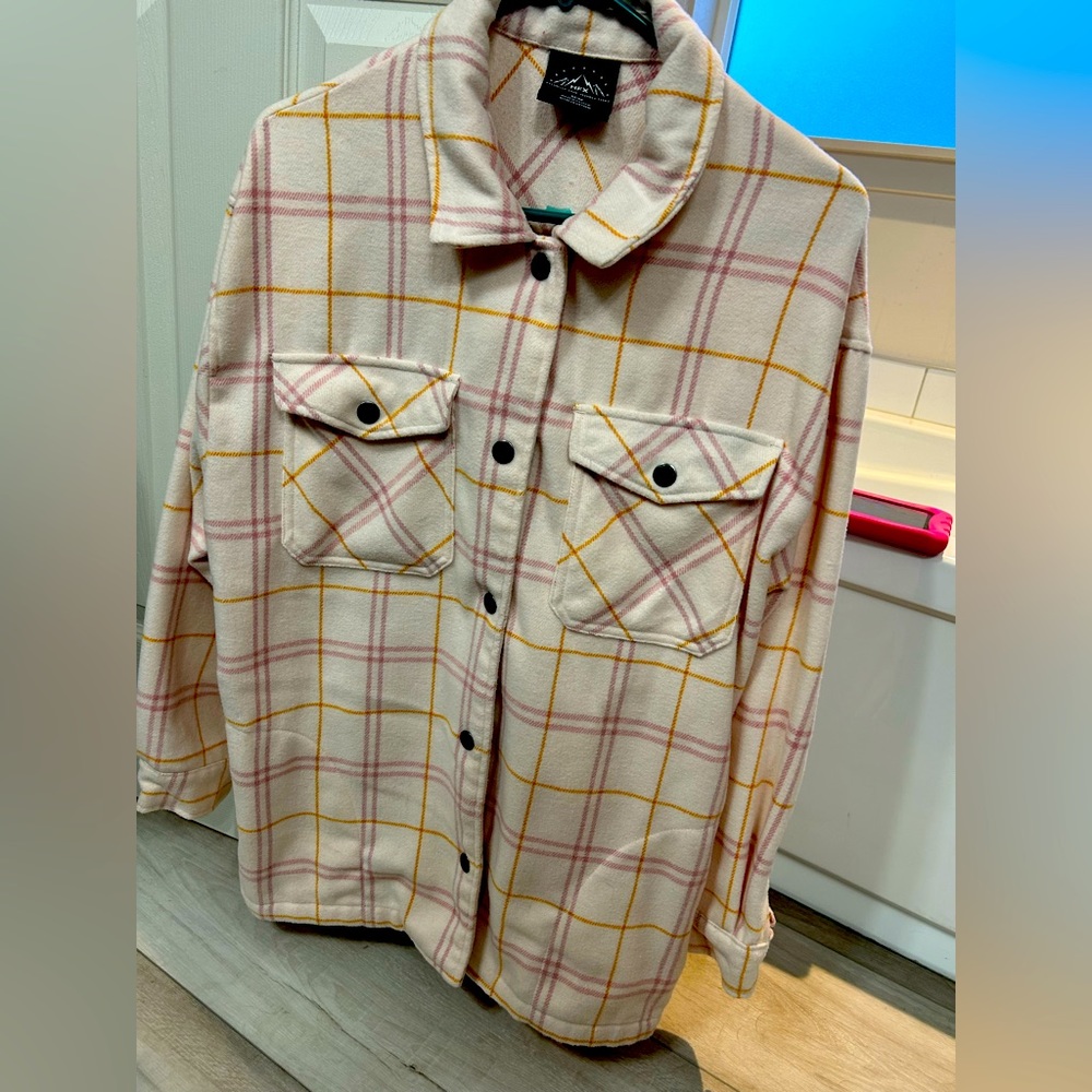 Ladies “heavy” button up flannel. Size Medium.